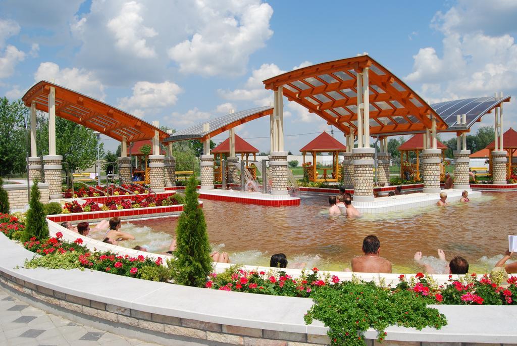 Hotel Termal Tiszaújváros Exteriér fotografie